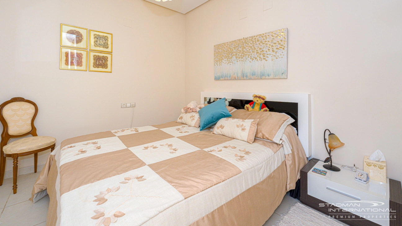 Spacieux Appartement avec Superbes Vues sur la Mer à Altea Hills