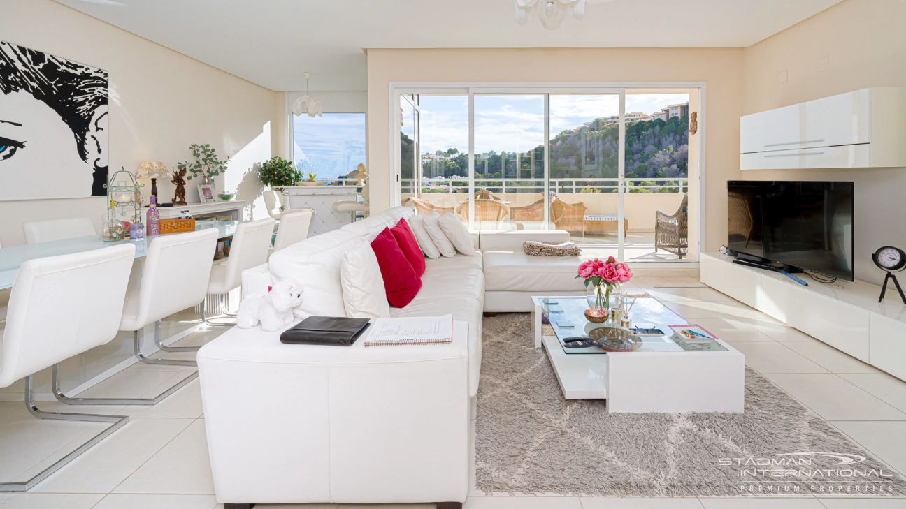 Spacieux Appartement avec Superbes Vues sur la Mer à Altea Hills