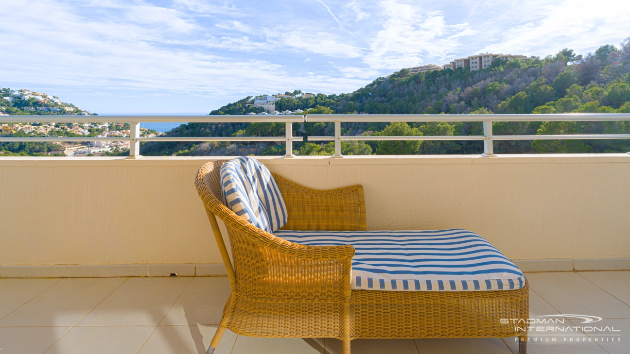 Spacieux Appartement avec Superbes Vues sur la Mer à Altea Hills