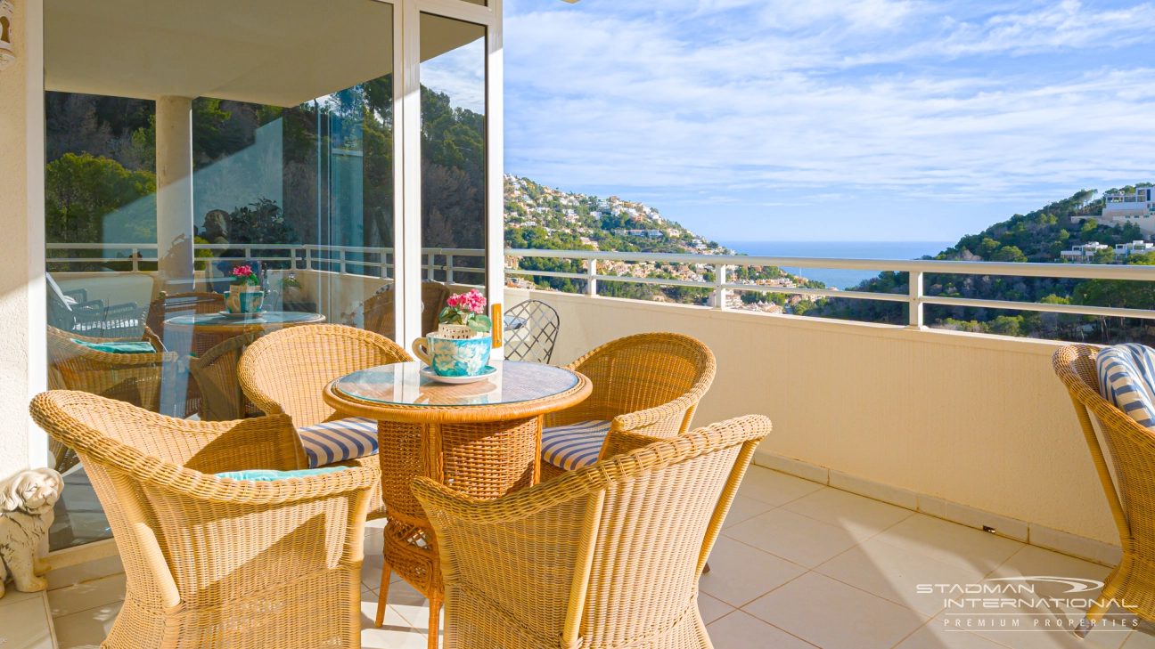 Spacieux Appartement avec Superbes Vues sur la Mer à Altea Hills