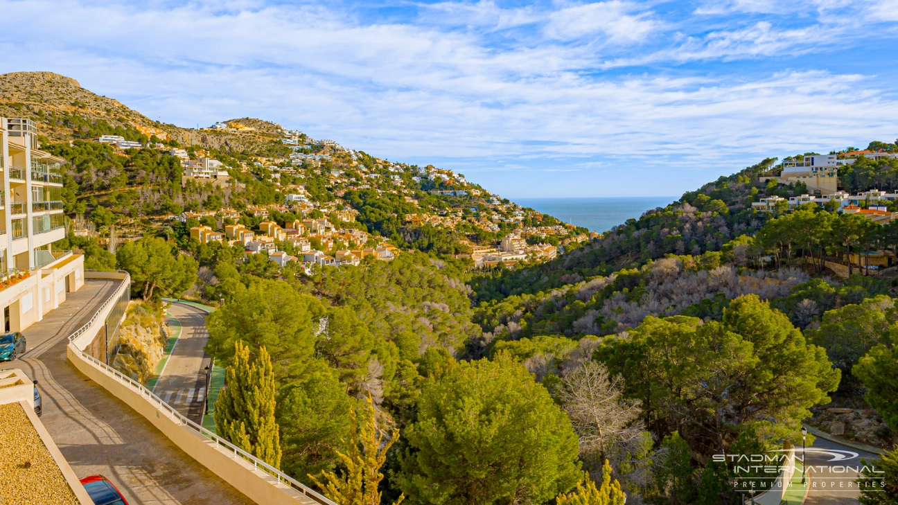 Spacieux Appartement avec Superbes Vues sur la Mer à Altea Hills
