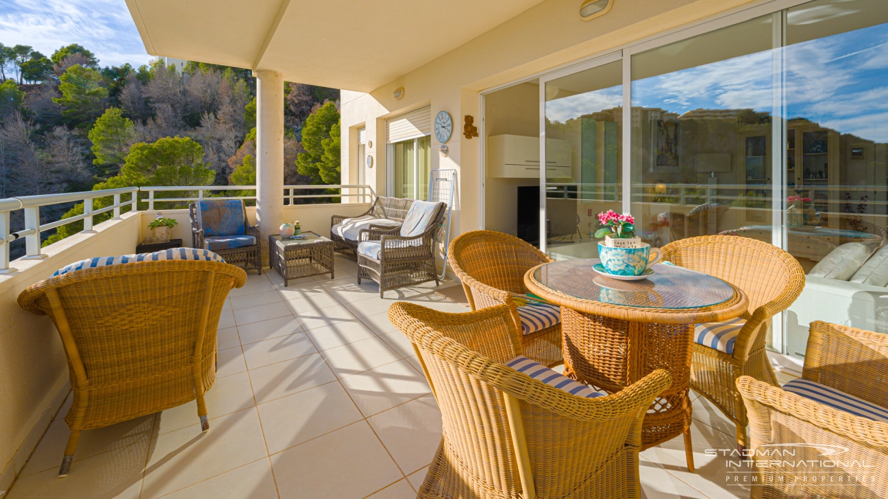 Spacieux Appartement avec Superbes Vues sur la Mer à Altea Hills