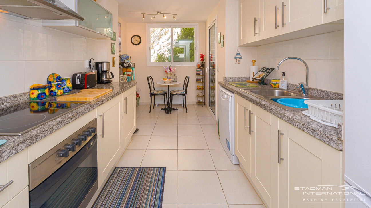 Spacieux Appartement avec Superbes Vues sur la Mer à Altea Hills