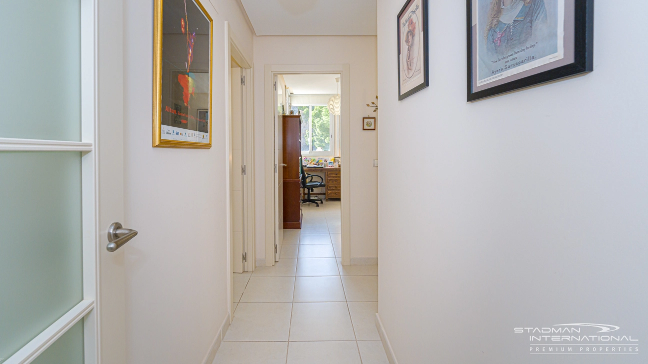 Spacieux Appartement avec Superbes Vues sur la Mer à Altea Hills