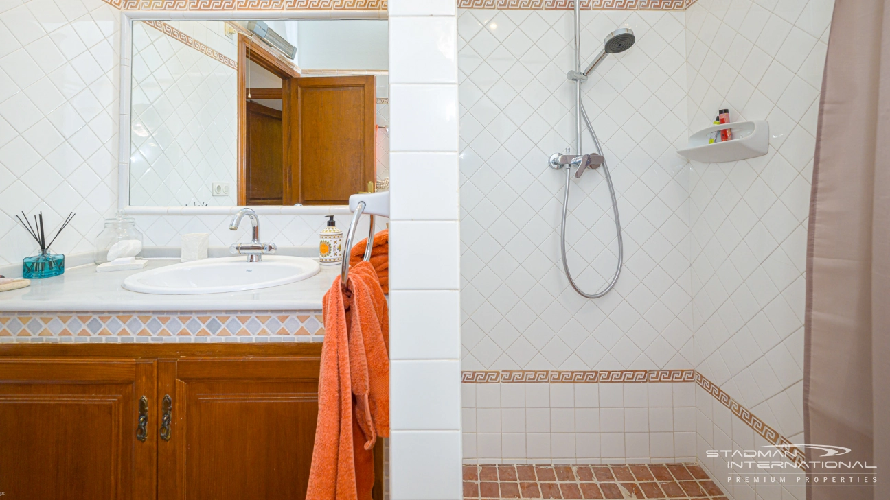 Elegante benerdige Villa mit herrlichem Meerblick