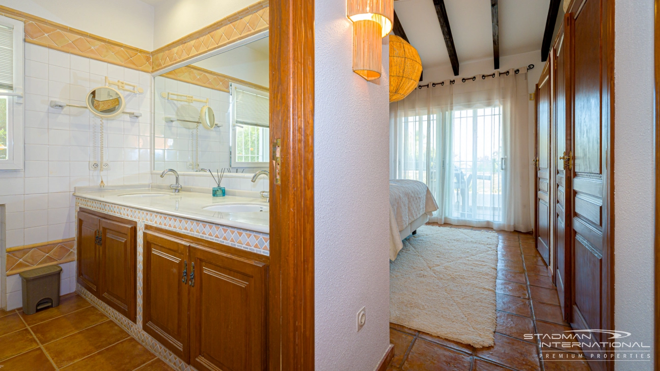 Elegante benerdige Villa mit herrlichem Meerblick