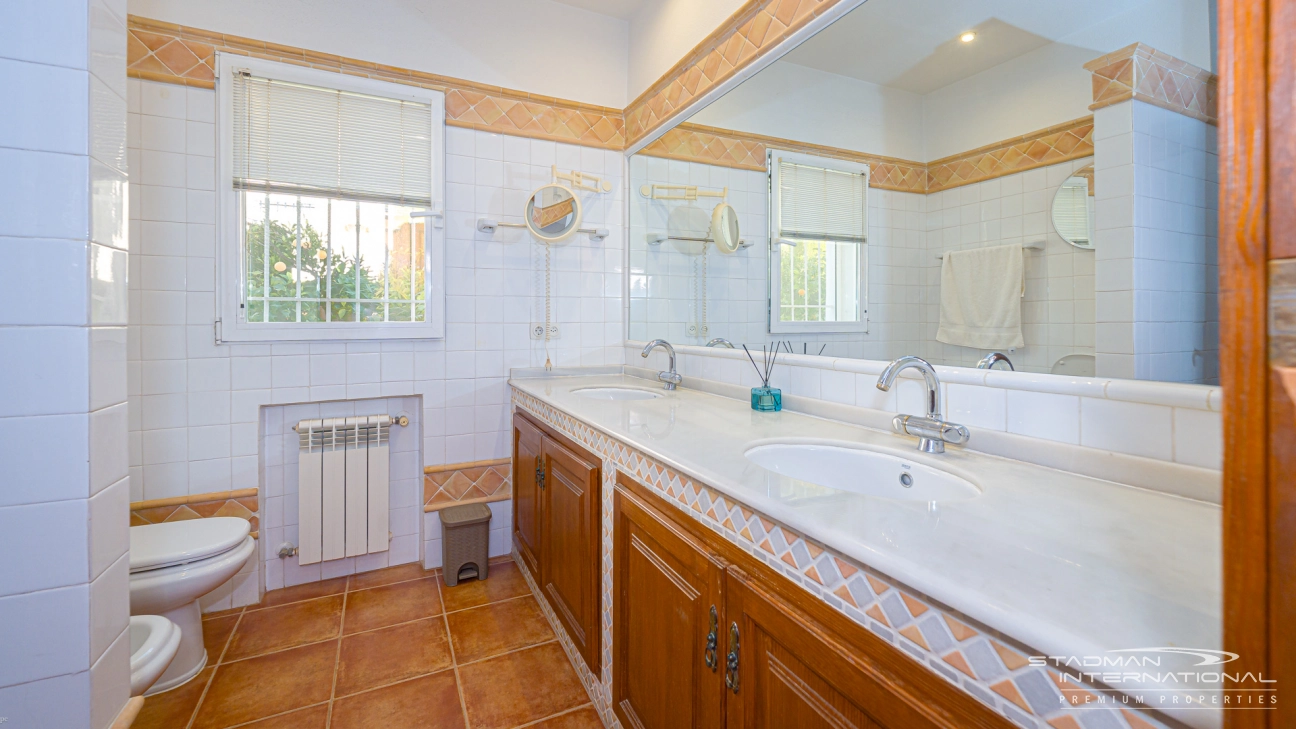 Elegante benerdige Villa mit herrlichem Meerblick