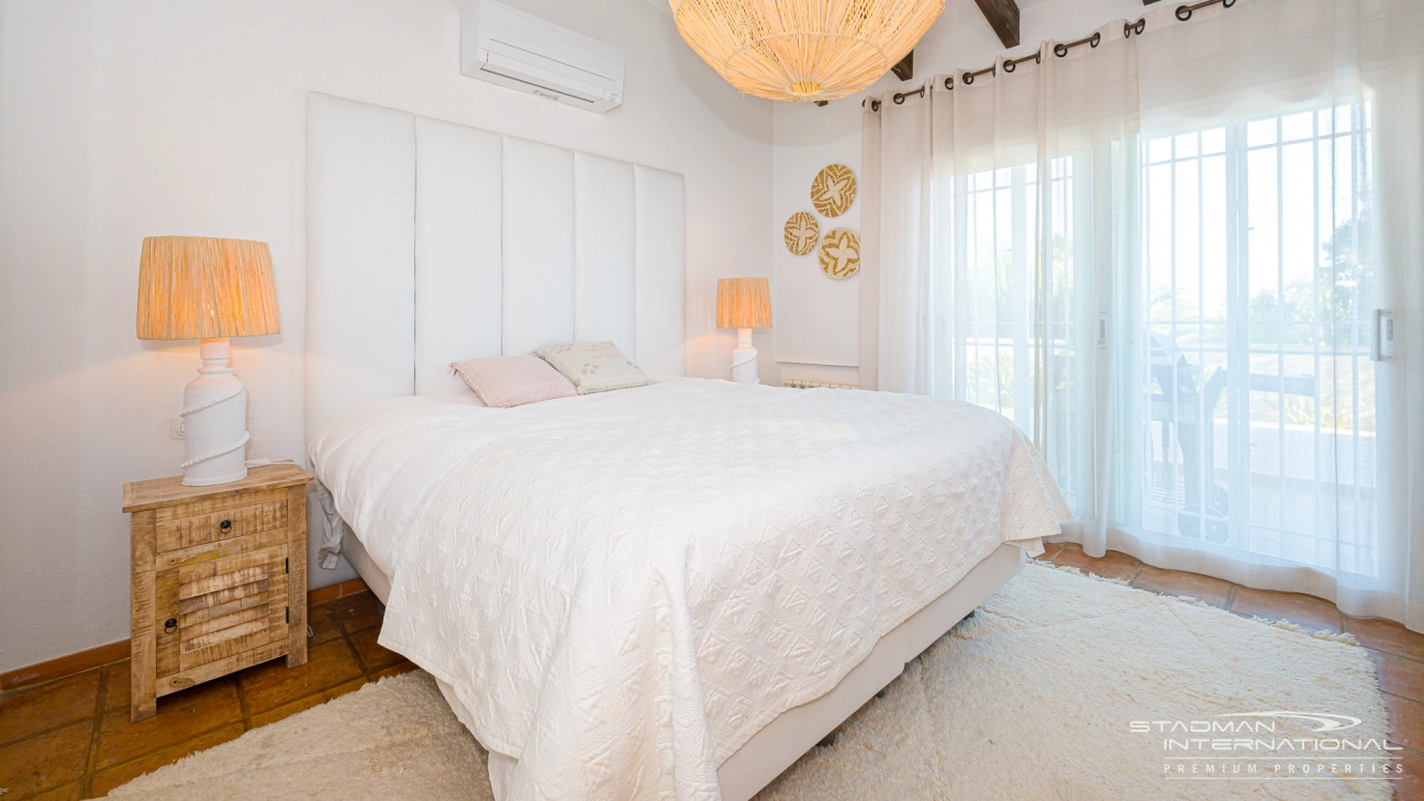 Elegante benerdige Villa mit herrlichem Meerblick