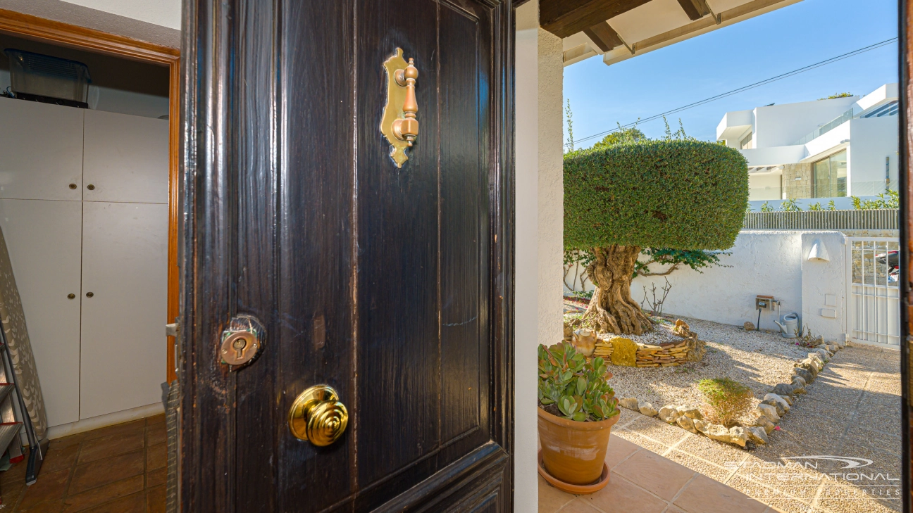 Elegante benerdige Villa mit herrlichem Meerblick