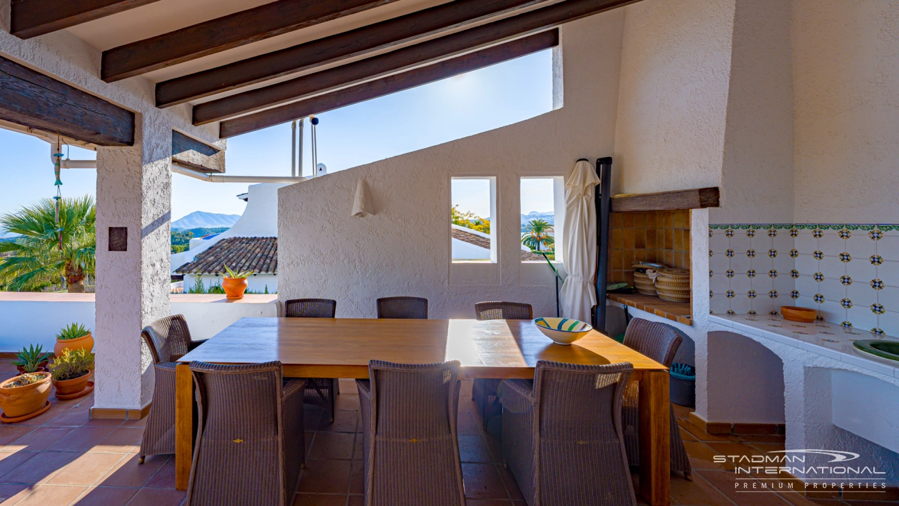 Elegante benerdige Villa mit herrlichem Meerblick