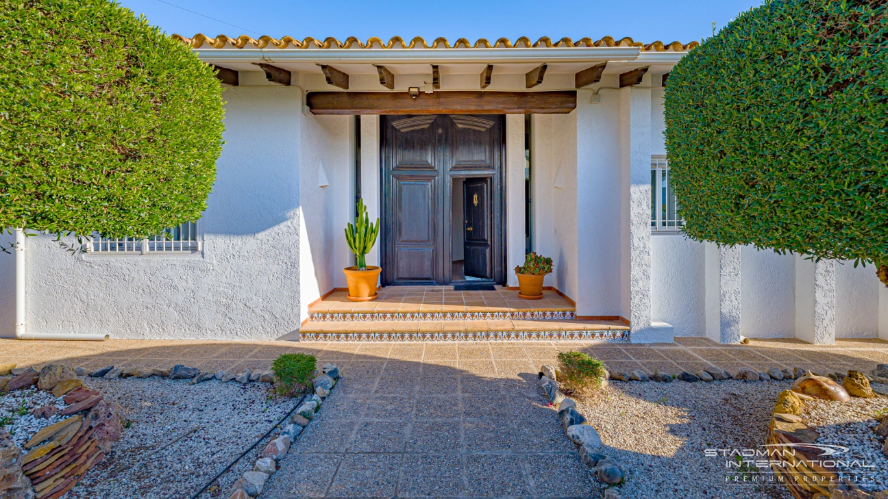Elegante benerdige Villa mit herrlichem Meerblick