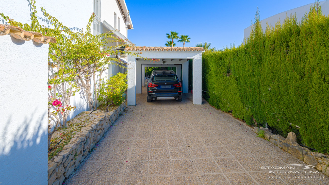 Elegante benerdige Villa mit herrlichem Meerblick