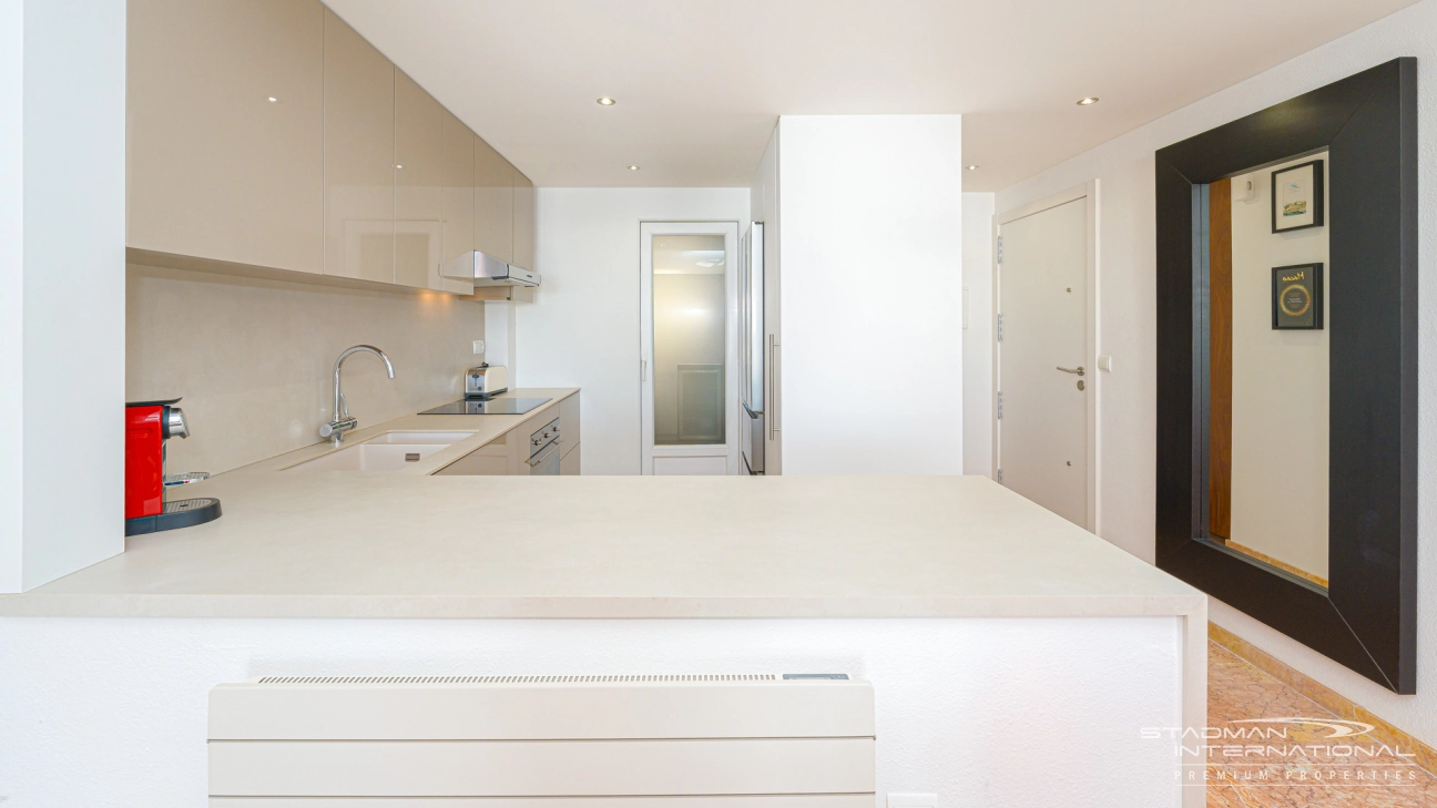 Mooi Appartement met Zeezicht en Ruim Terras aan het Strand