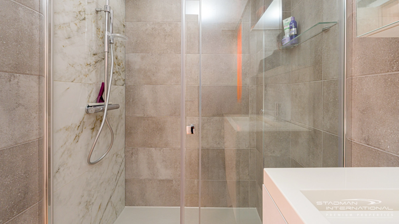 Mooi Appartement met Zeezicht en Ruim Terras aan het Strand