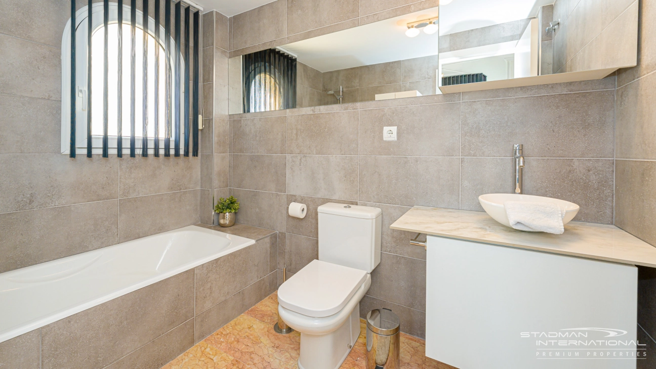 Mooi Appartement met Zeezicht en Ruim Terras aan het Strand