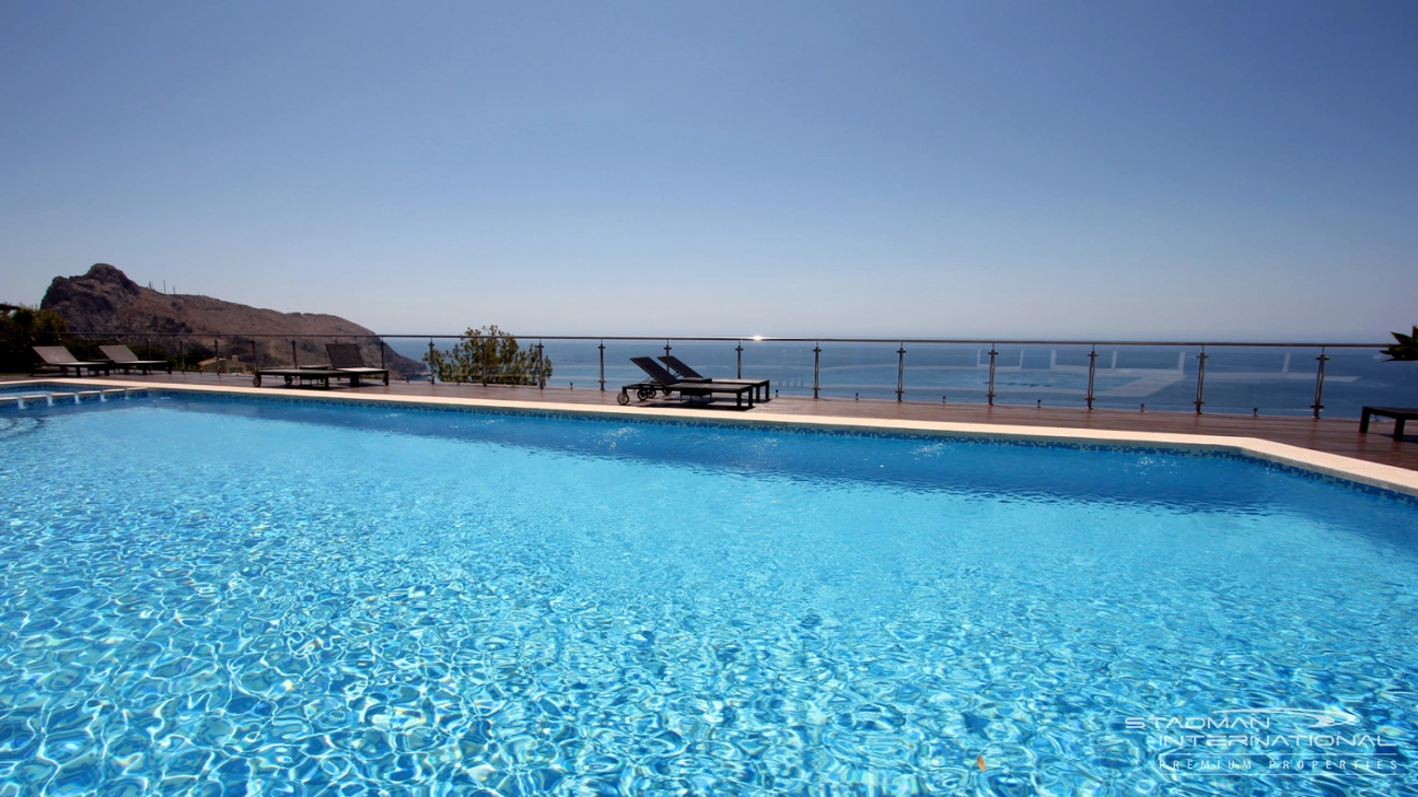 Spacious Luxury Apartment with Panoramic Sea Views in Altea Hills