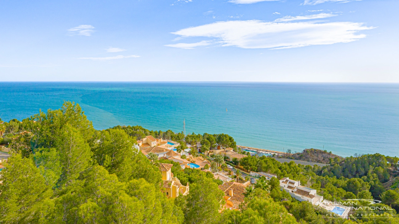 Spacious Luxury Apartment with Panoramic Sea Views in Altea Hills
