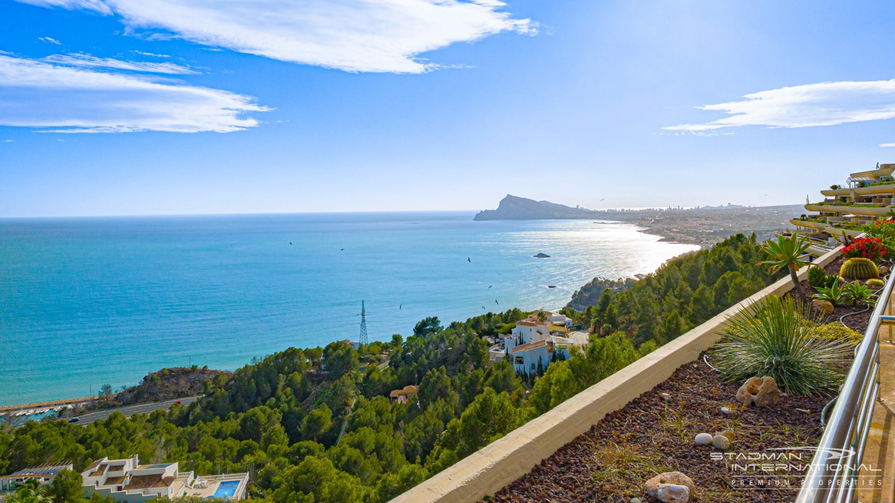 Spacious Luxury Apartment with Panoramic Sea Views in Altea Hills