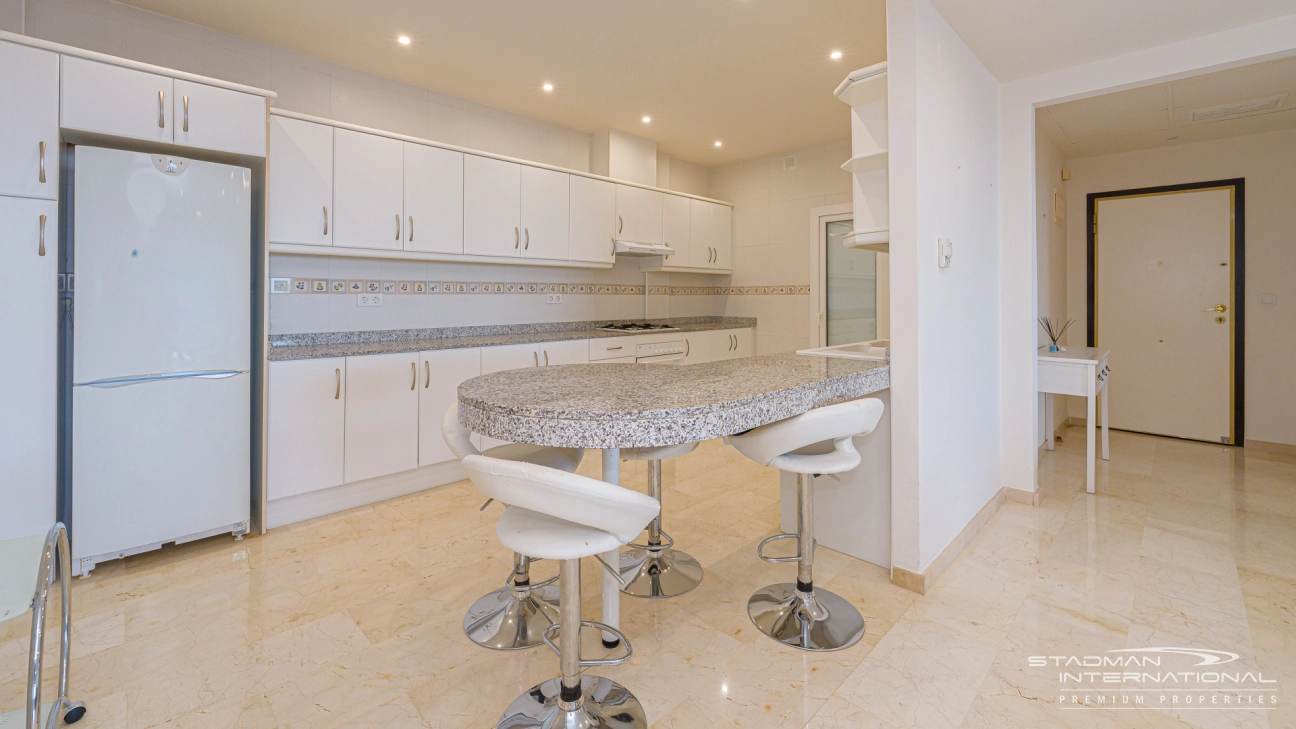 Spacious Luxury Apartment with Panoramic Sea Views in Altea Hills