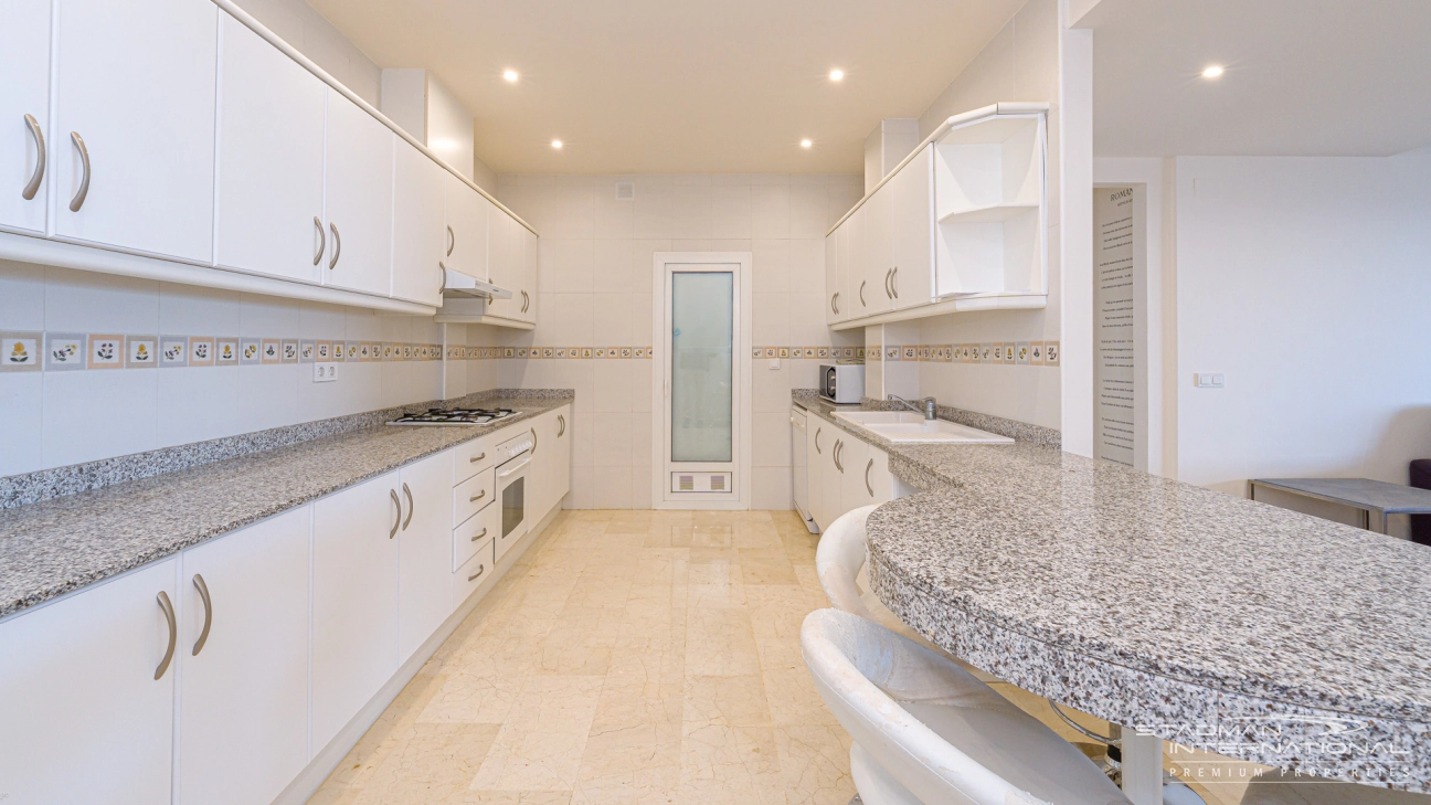 Spacious Luxury Apartment with Panoramic Sea Views in Altea Hills