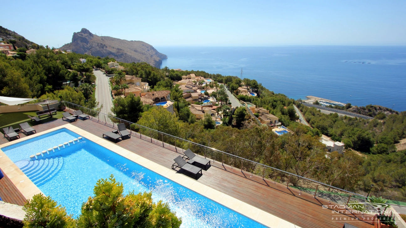 Spacious Luxury Apartment with Panoramic Sea Views in Altea Hills