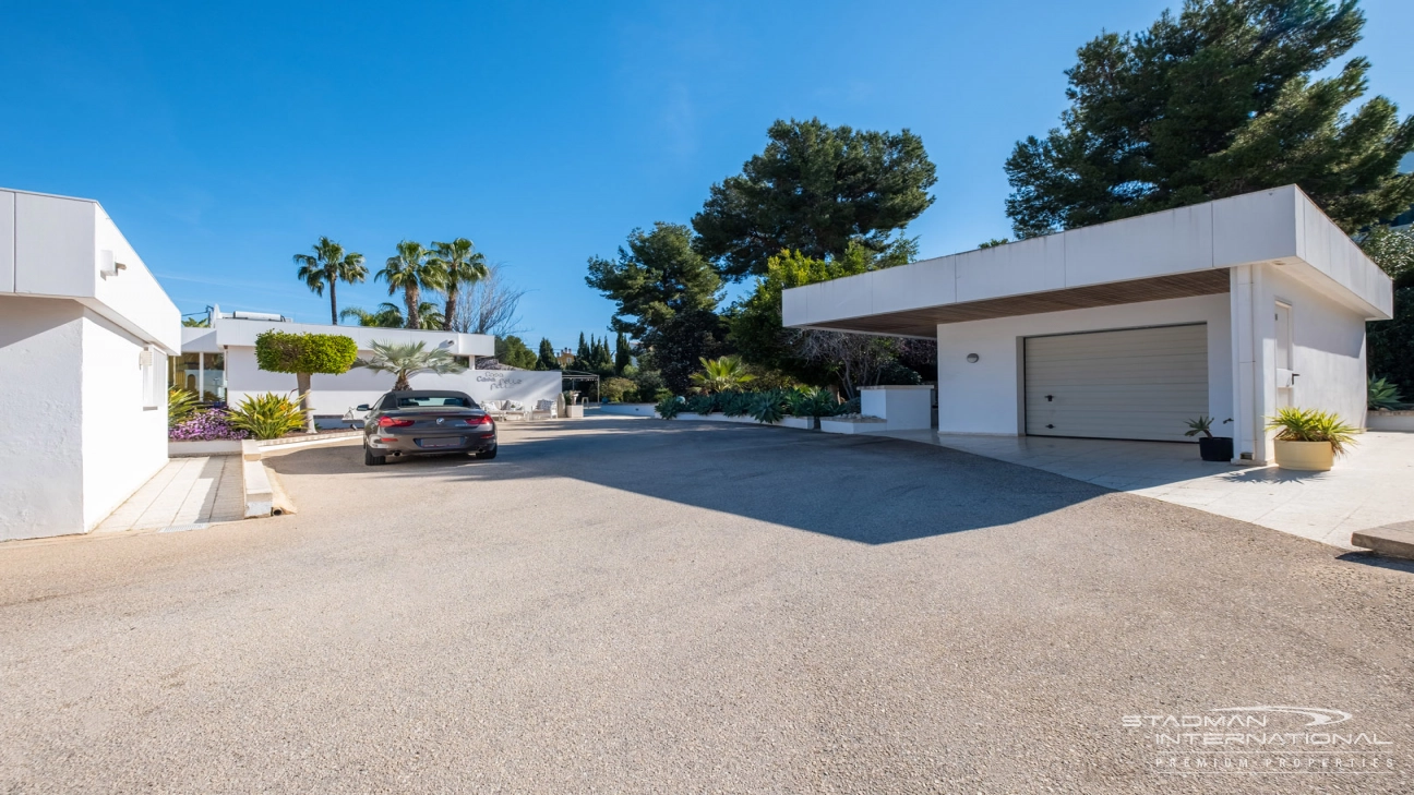 Exclusive Villa on a 6.000 m² Private Estate Near the Heart of Albir