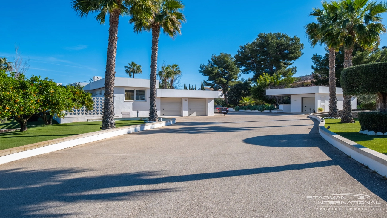 Exclusive Villa on a 6.000 m² Private Estate Near the Heart of Albir