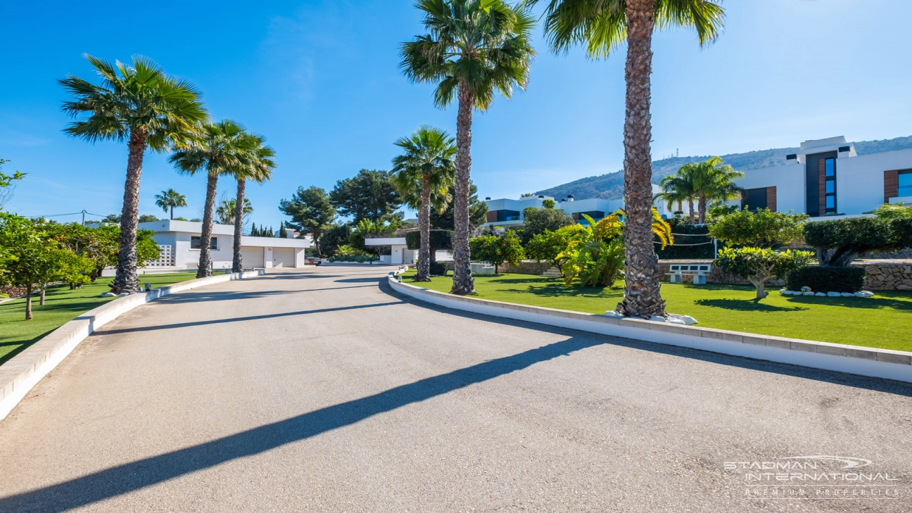 Exclusive Villa on a 6.000 m² Private Estate Near the Heart of Albir