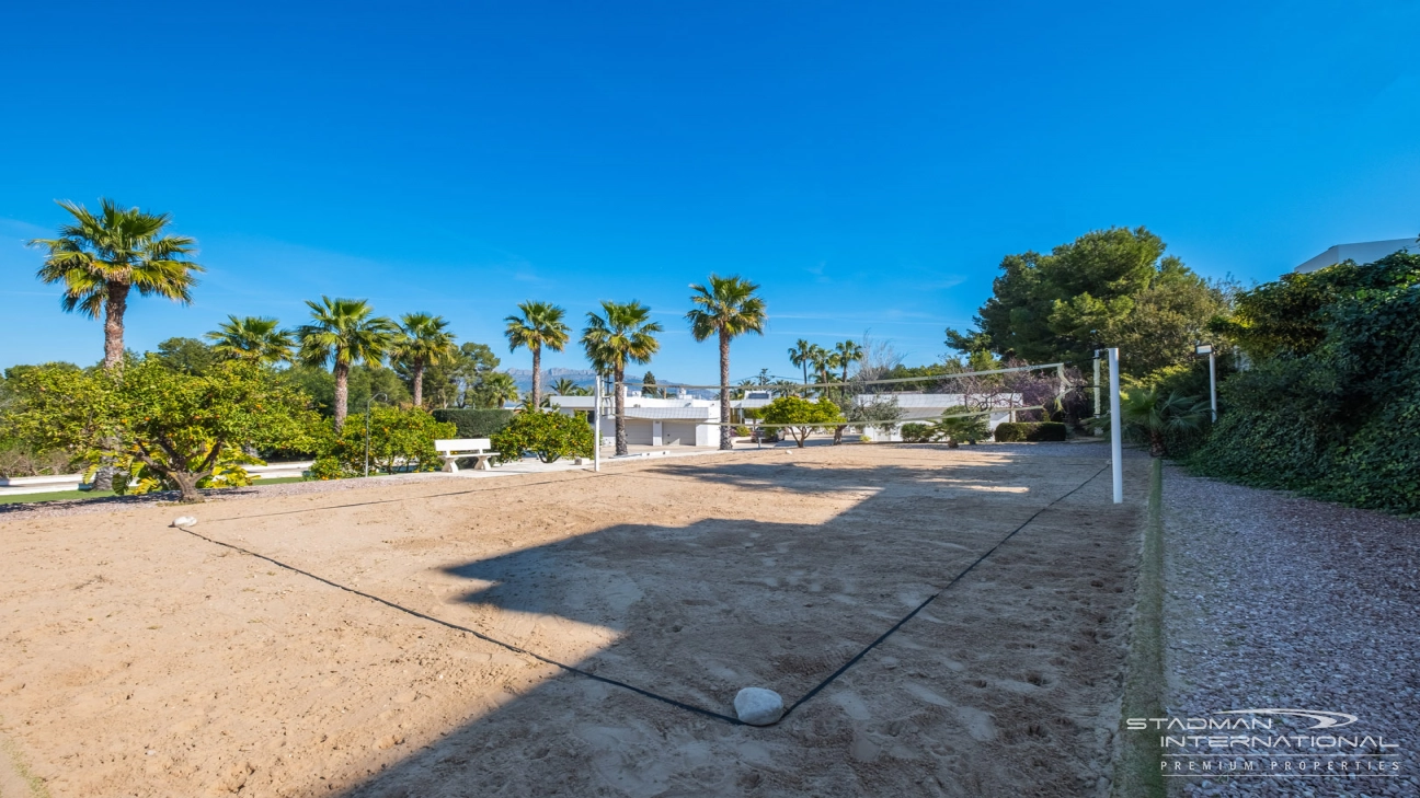 Exclusive Villa on a 6.000 m² Private Estate Near the Heart of Albir