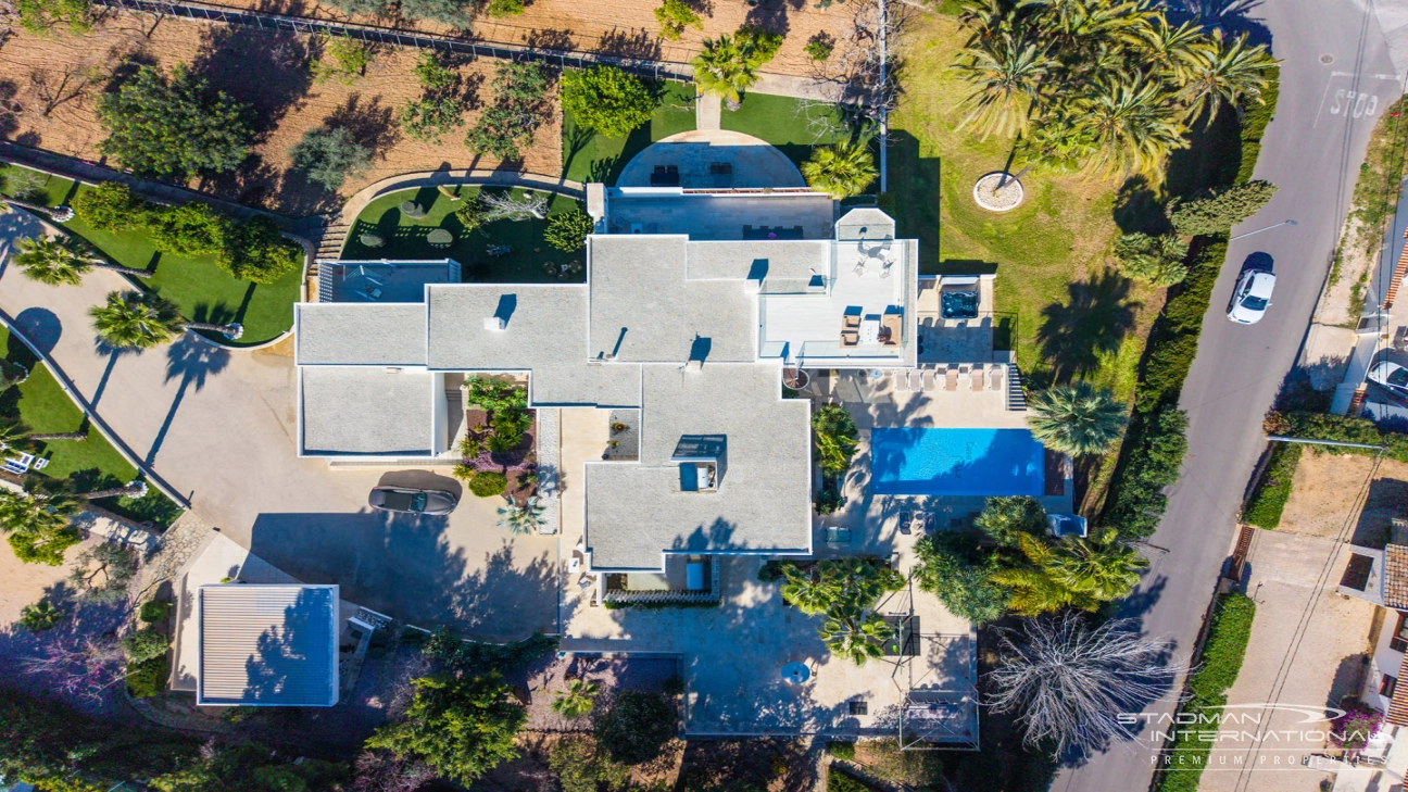 Exclusive Villa on a 6.000 m² Private Estate Near the Heart of Albir