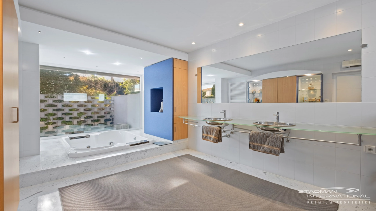 Exclusive Villa on a 6.000 m² Private Estate Near the Heart of Albir