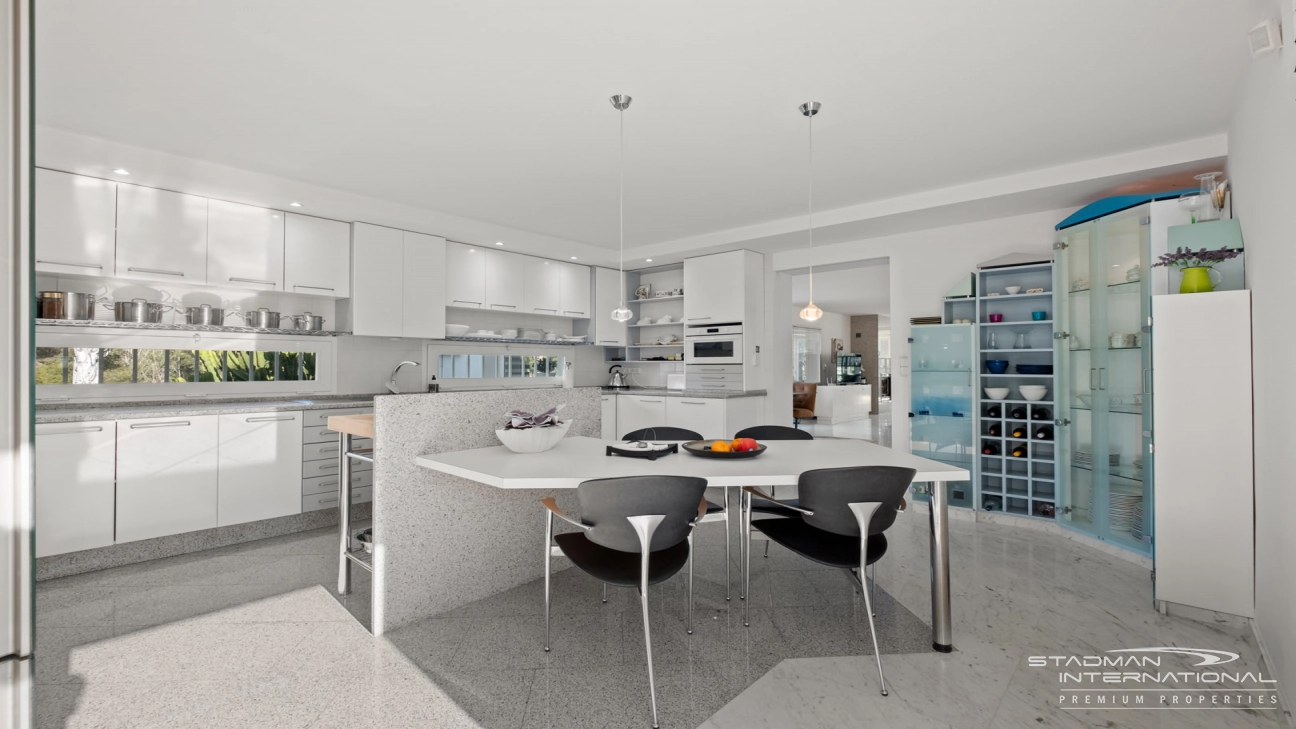 Exclusive Villa on a 6.000 m² Private Estate Near the Heart of Albir