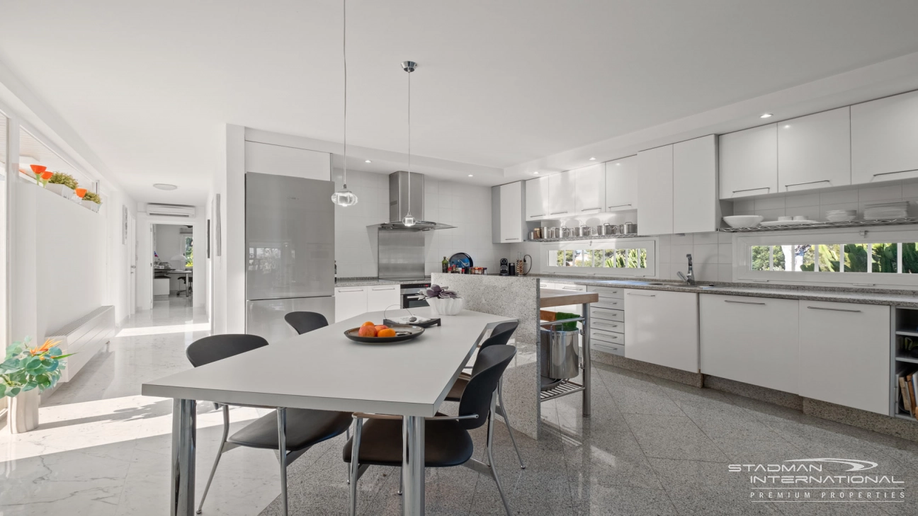 Exclusive Villa on a 6.000 m² Private Estate Near the Heart of Albir