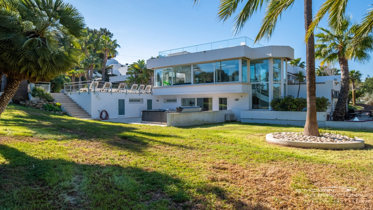 Exclusive Villa on a 6.000 m² Private Estate Near the Heart of Albir