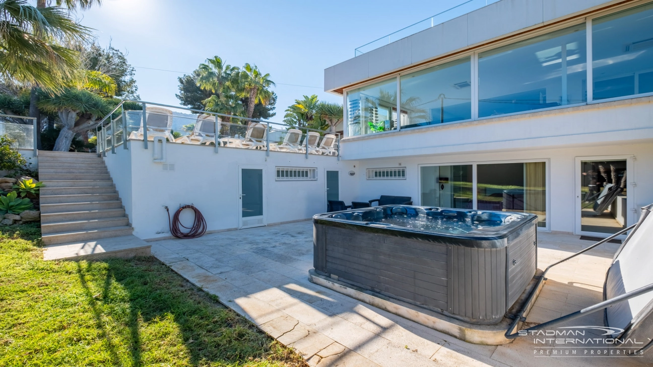 Exclusive Villa on a 6.000 m² Private Estate Near the Heart of Albir