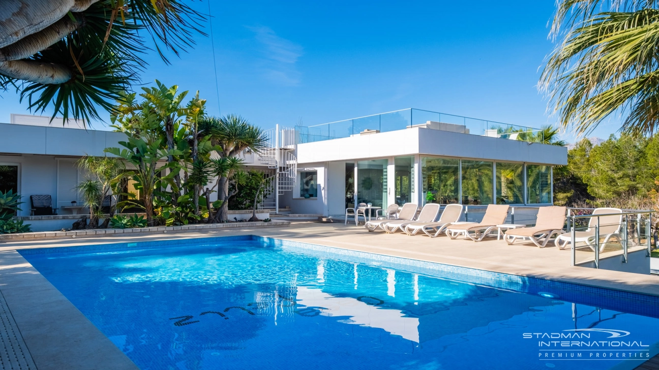 Exclusive Villa on a 6.000 m² Private Estate Near the Heart of Albir