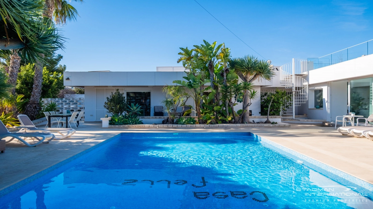 Exclusive Villa on a 6.000 m² Private Estate Near the Heart of Albir