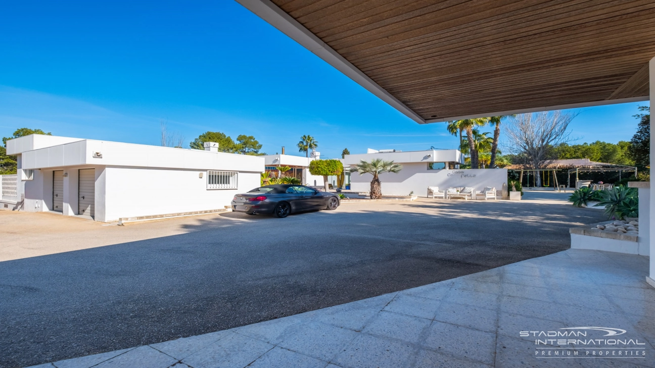 Exclusive Villa on a 6.000 m² Private Estate Near the Heart of Albir