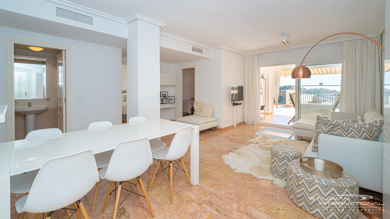 Beachside Apartment with Large Terrace and Beautiful Sea Views