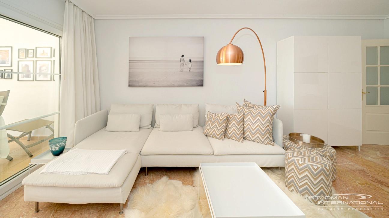 Beachside Apartment with Large Terrace and Beautiful Sea Views