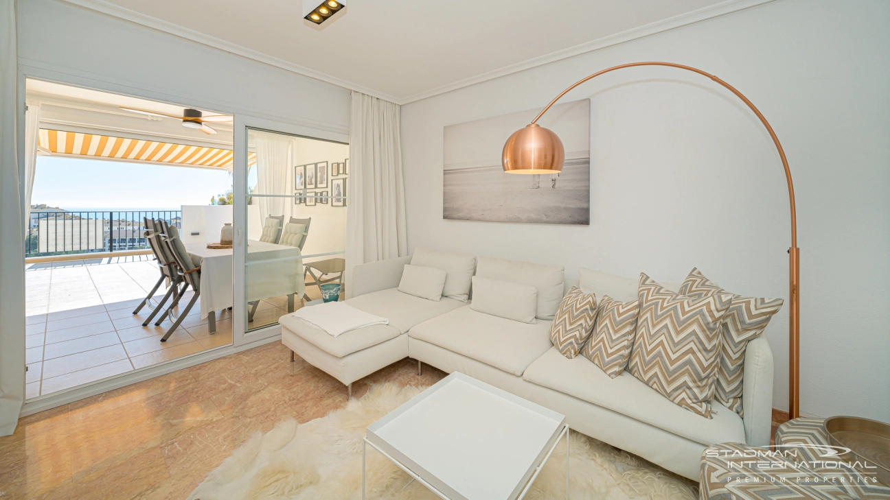 Beachside Apartment with Large Terrace and Beautiful Sea Views