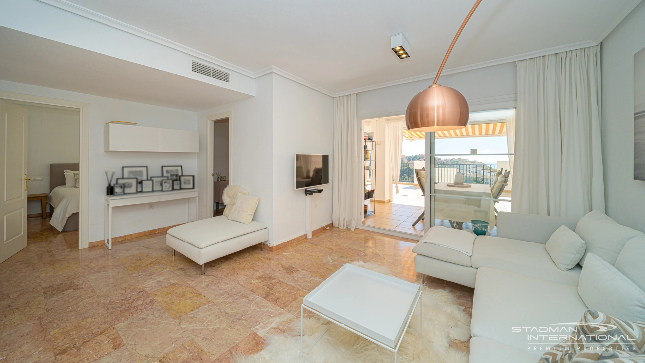 Beachside Apartment with Large Terrace and Beautiful Sea Views