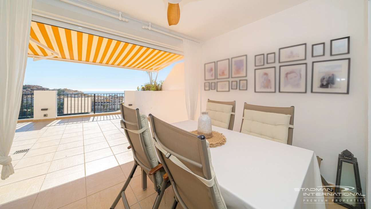 Beachside Apartment with Large Terrace and Beautiful Sea Views