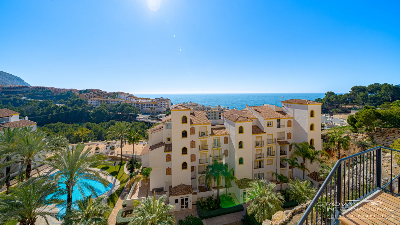 Beachside Apartment with Large Terrace and Beautiful Sea Views