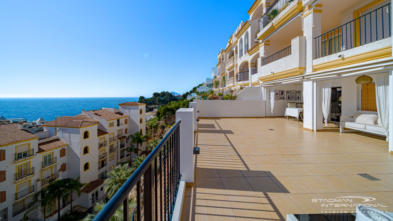 Beachside Apartment with Large Terrace and Beautiful Sea Views