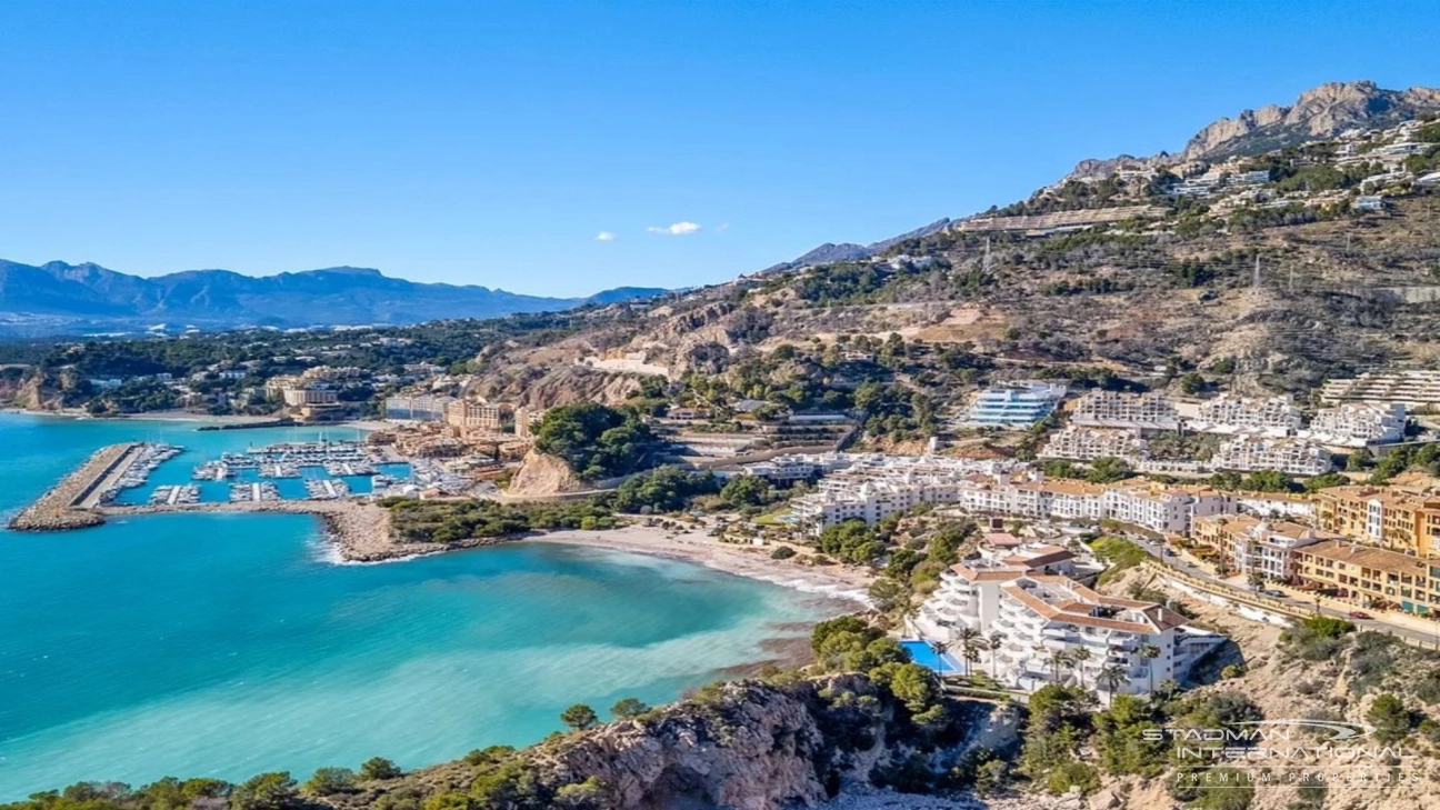 Beachside Apartment with Large Terrace and Beautiful Sea Views