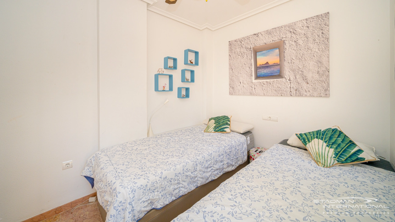 Appartement aan het Strand met Groot Terras en Zeezicht