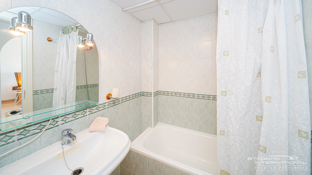 Appartement aan het Strand met Groot Terras en Zeezicht