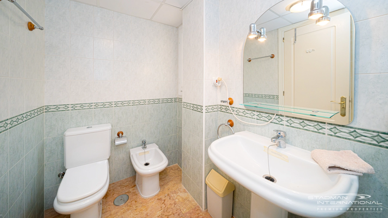 Appartement aan het Strand met Groot Terras en Zeezicht