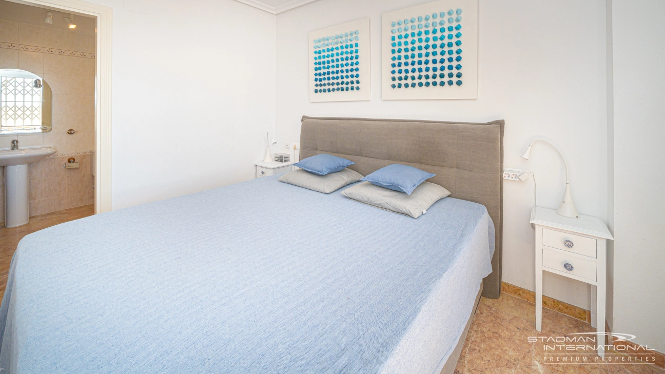 Appartement aan het Strand met Groot Terras en Zeezicht